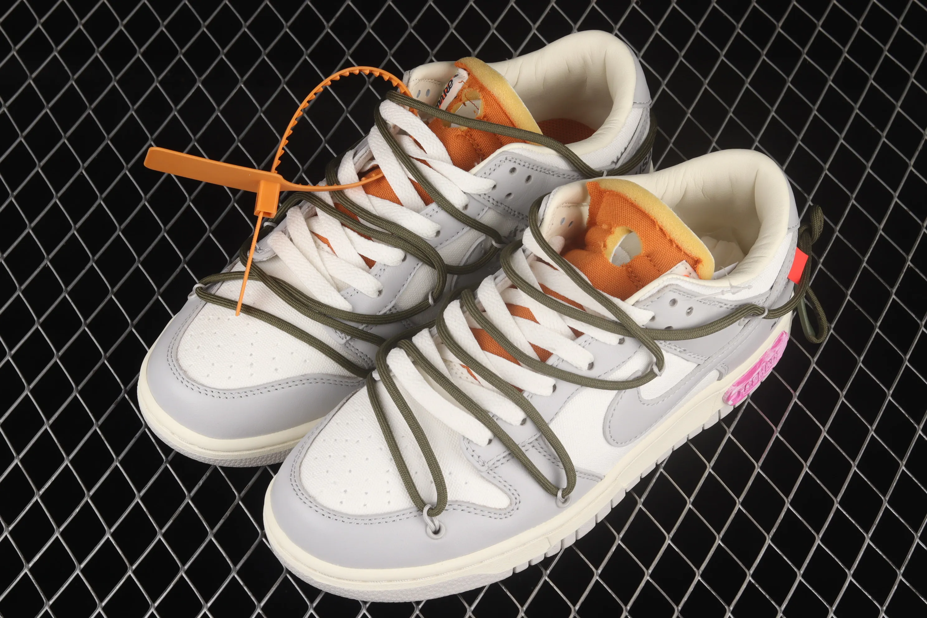 All Categories Nk SB Dunk Series Nk SB Dunk Low Low-top sneakers Pure original version OF x Nk Dunk Low OW Gray SB smashed backboard fashion casual sneakers DM1602-124